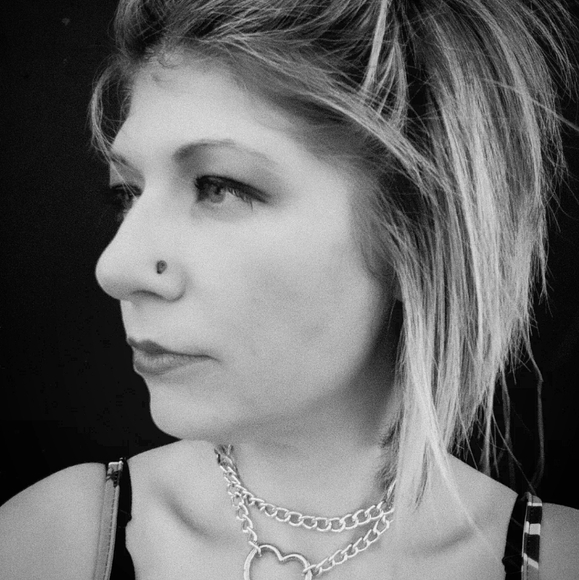 Meet your Posher, Nikki - Picture 3 of 4